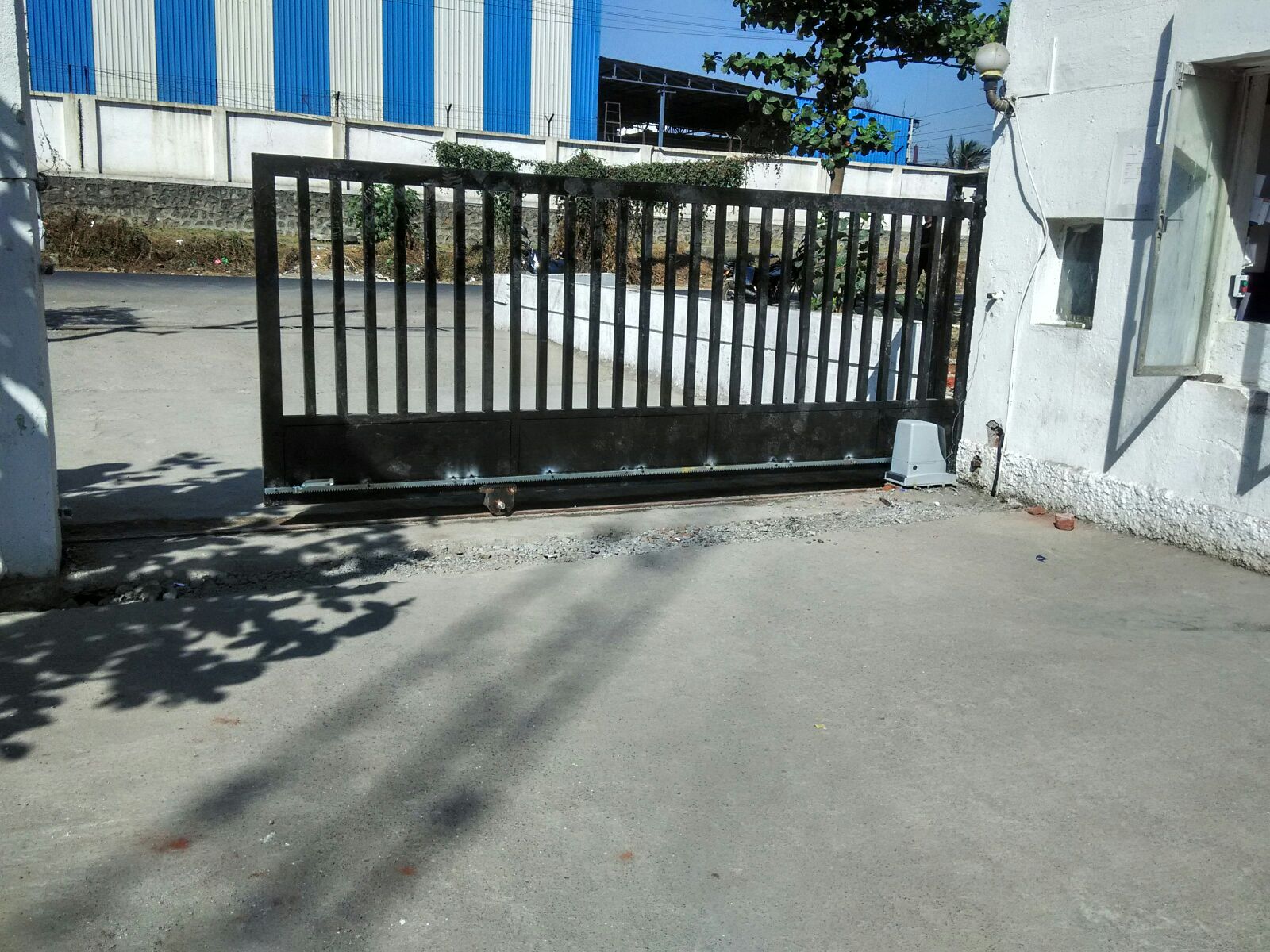 AUTOMATIC SLIDING GATE 